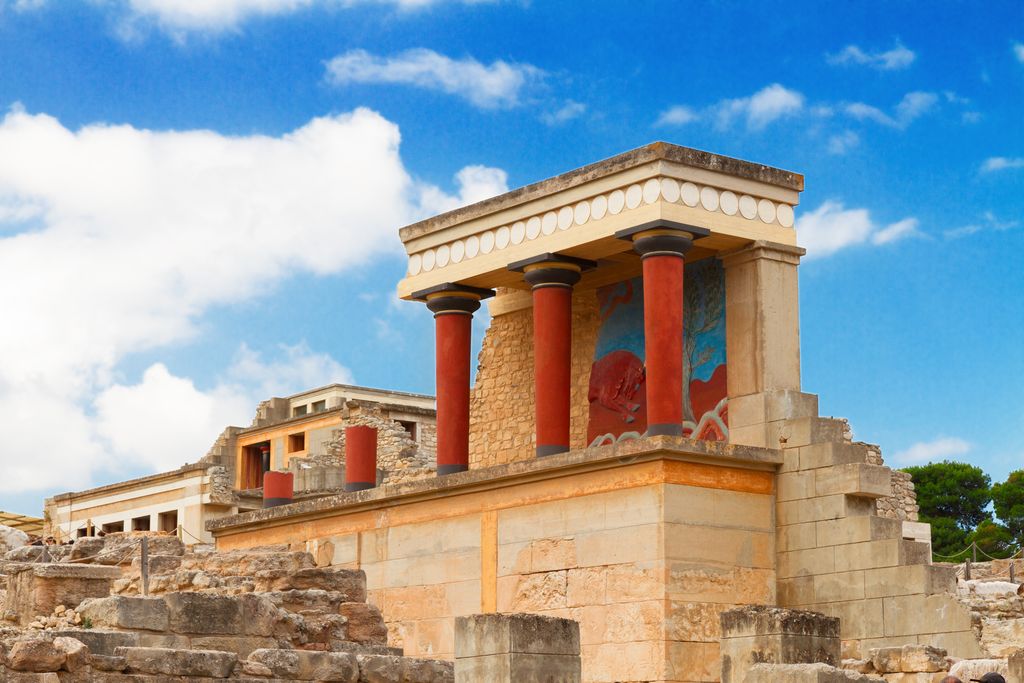 knossos palace in crete